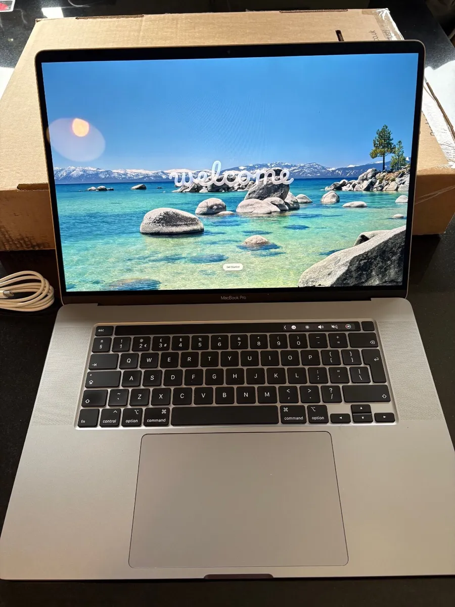 As New 16" Apple Macbook Pro Tahoe Os 512gb Ssd,16