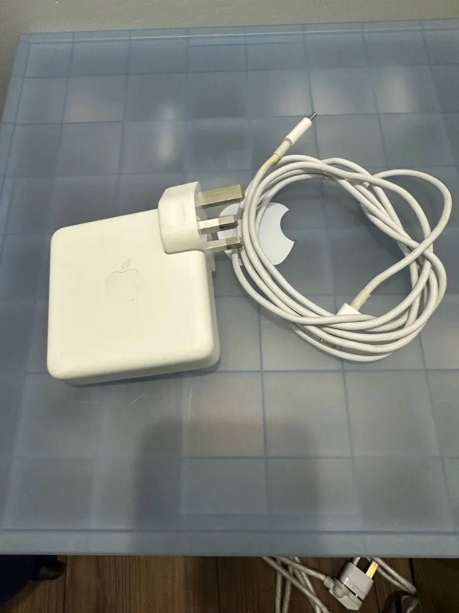 Mac book 16 pro charger