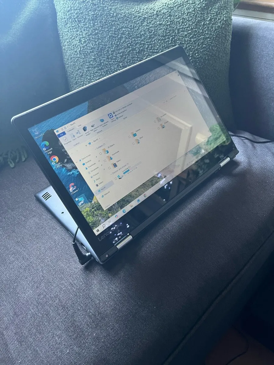 Touchscreen laptop