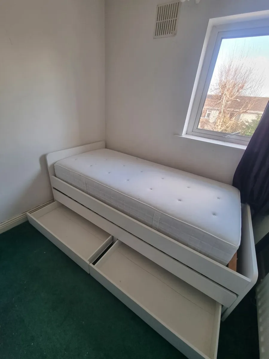 Single bed with second bed compartment & matress
