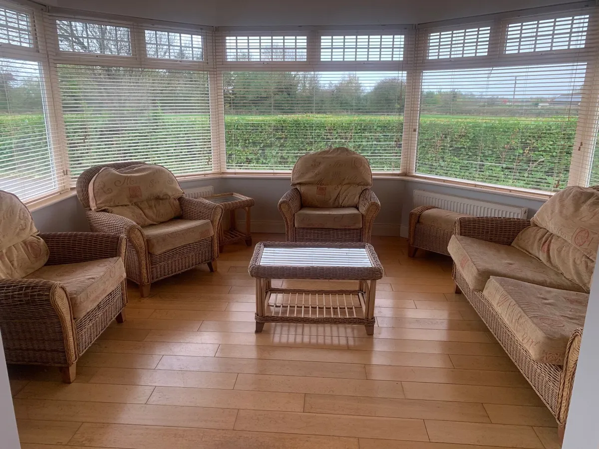 Sunroom wicker furniture