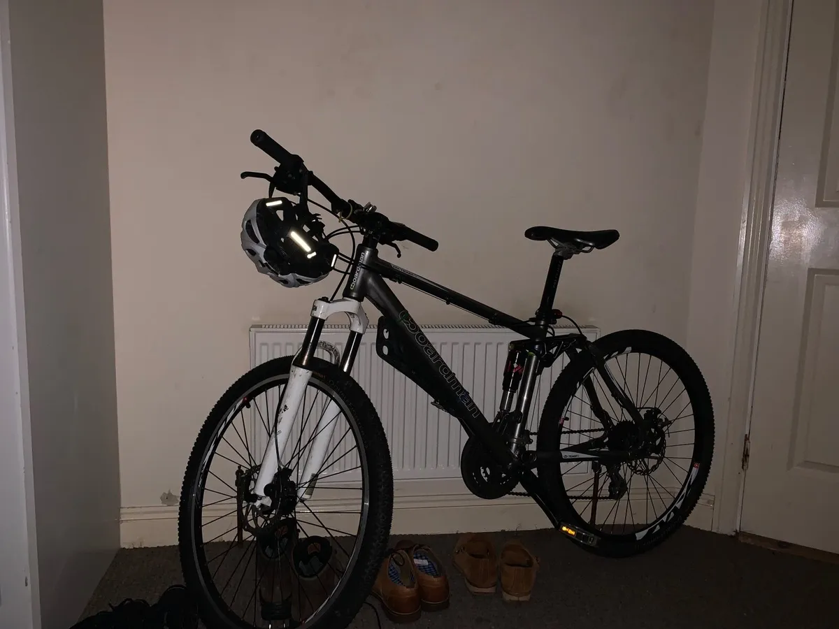 Full suspension mountain bike