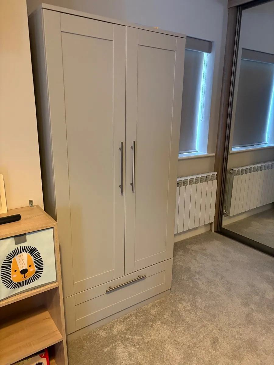 Wardobe & Changing Unit Drawer set& MaxiCosi