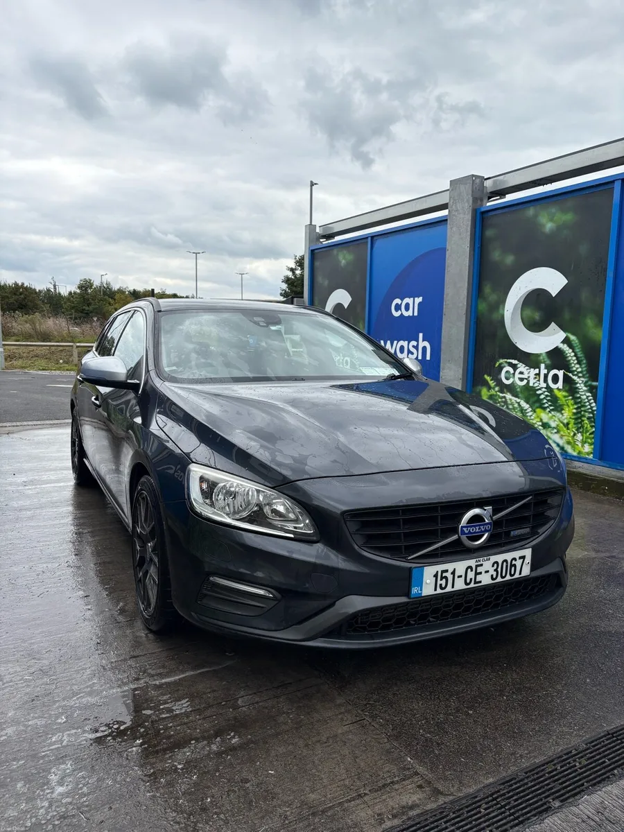 Volvo V60 2015 R design