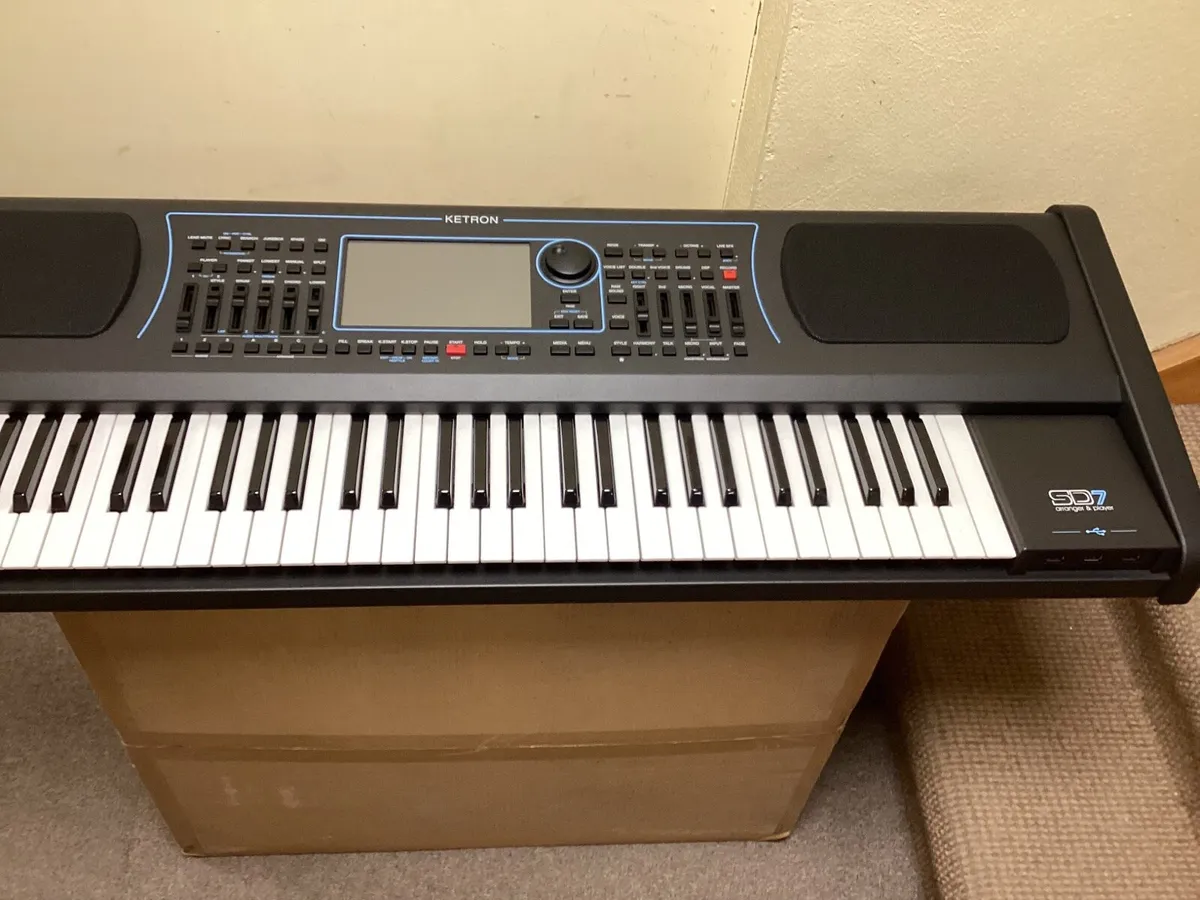 Ketron SD7 Keyboard