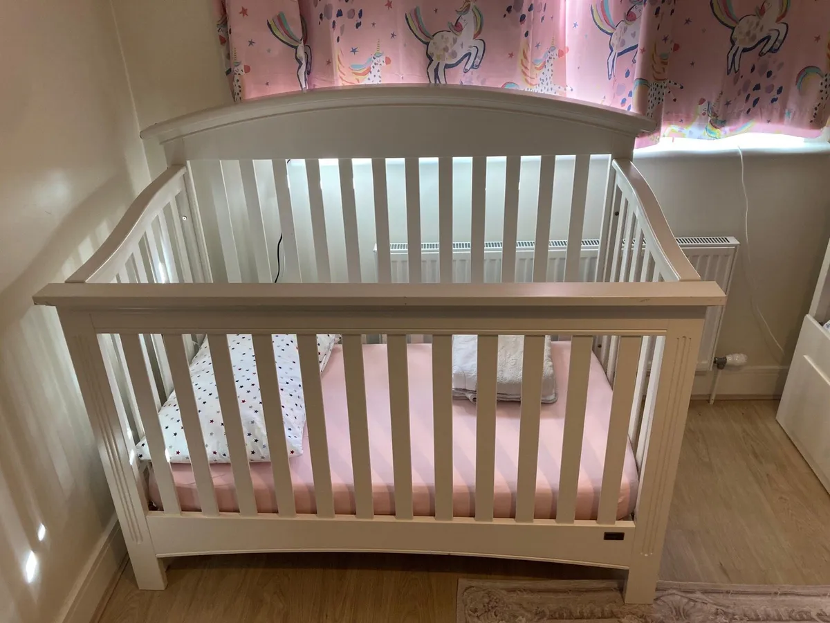 Wooden Crib/ Toddler Bed with Mattress