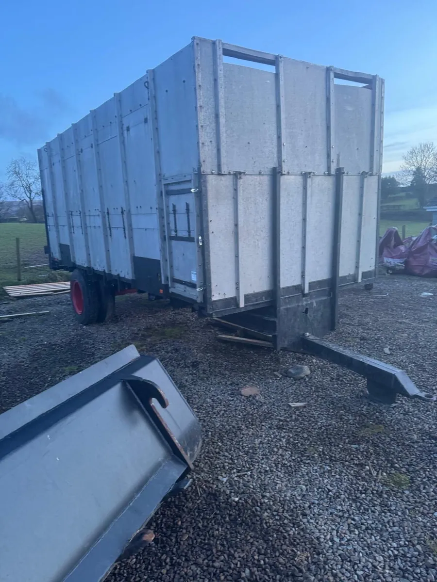 18ft cattle/livestock trailer
