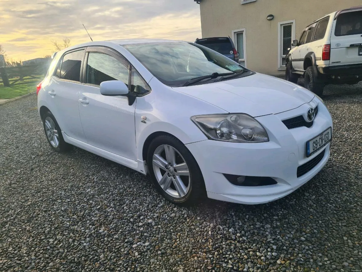 Toyota auris sr180