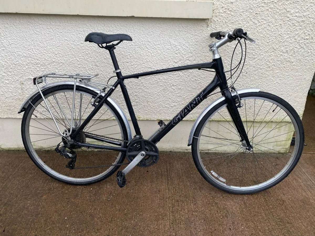 Giant escape3 Large hybrid 28 inch wheels 21