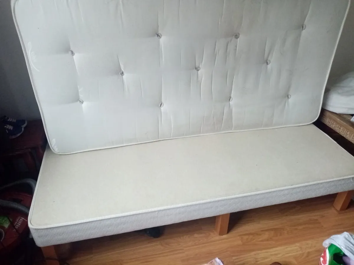 Single bed (with mattress)